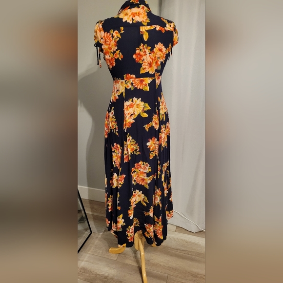 Dress - Picture 5 of 11